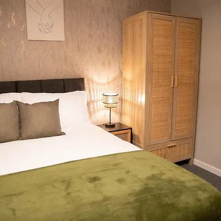 2 Bedroom With Free Parking Close To Leeds Centre