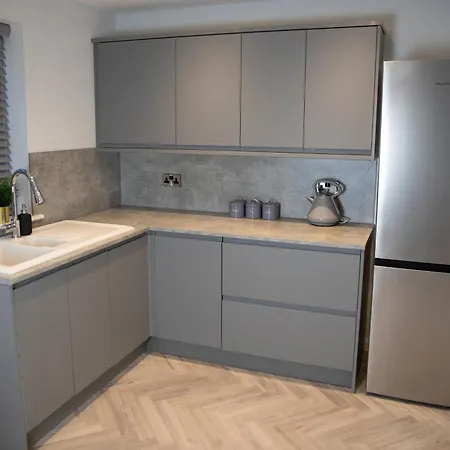 2 Bedroom With Free Parking Close To Leeds Centre